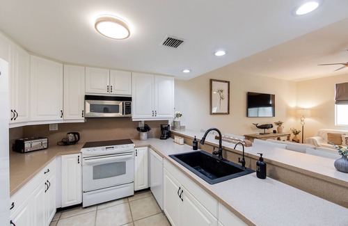 Grace Bay Condo | Luxury Condo on Grace Bay! PLAZA at OCW!