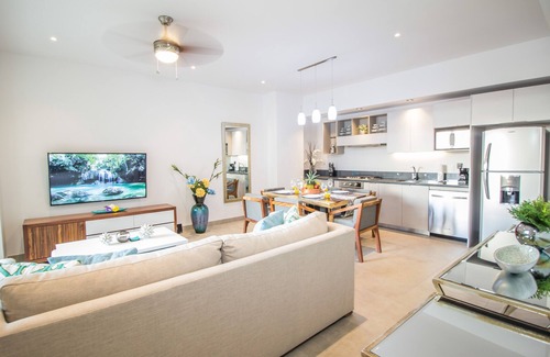 Emiliano Zapata Condo | Luxury condo steps to the boardwalk and the beach in the Romantic Zone