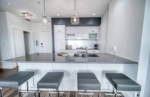 Richmond Condo | Luxury Condo with Downtown Views & XL Patio