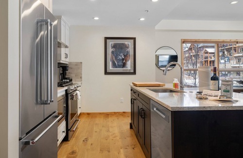 Canmore Condo | Luxury Corner Condo w/Mountain Views + Hot Tub