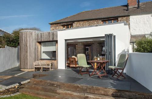 Bude House | Luxury Cottage close to Cliffs & Surfing Beaches!