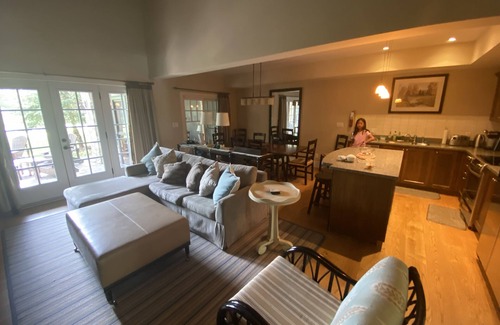 Seguin Cottage | Luxury cottage on lake Joseph at rocky crest golf club