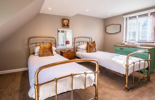 Conon Bridge House | Luxury Cottage with Mountain View’s