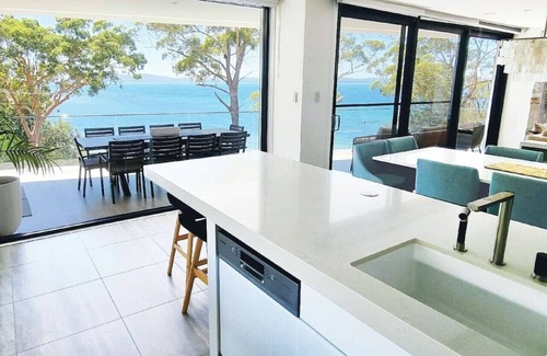 Nelson Bay House | Luxury Couples Escape - Vue One