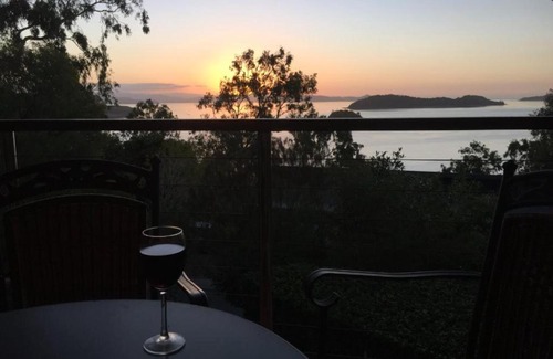 Hamilton Island Apartment | Luxury Couples Retreat Hamilton Island with Buggy