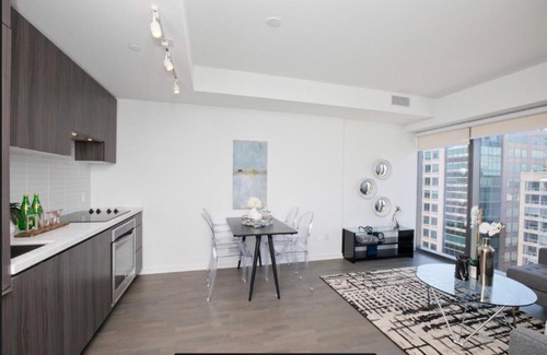 St. Lawrence Apartment | Luxury Cozy Condo in Downtown Toronto King St.