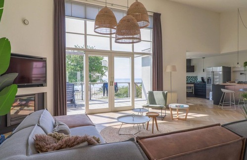 Makkum Cabin | Luxury detached villa on or near the beach