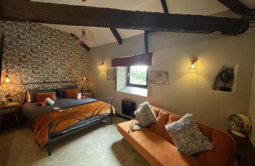 Lanhydrock House | Luxury Dog-Friendly 5 Star Cottage with Hot Tub