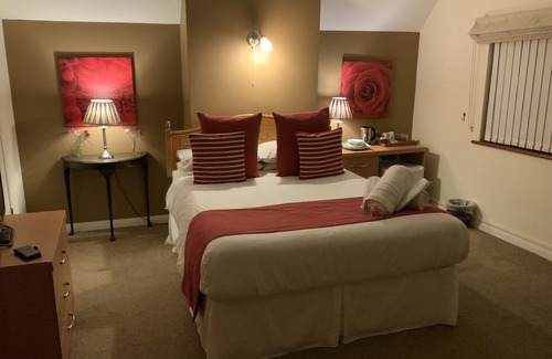 Horstead Apartment | Luxury double room by the river bure in Coltishall