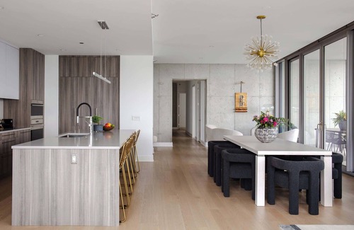 The Loop Apartment | Luxury Downtown PH: Bean & Lake Views