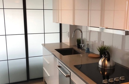 Gastown Condo | Luxury Downtown Vancouver Condo in Trendy Gastown, w/Private South-facing Deck