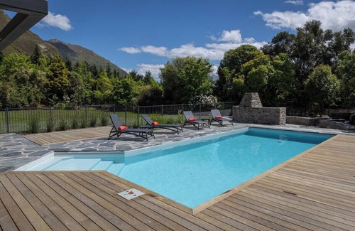 Wanaka Apartment | Luxury Eco Apt w/Pool, Gym & Sauna - Adults only