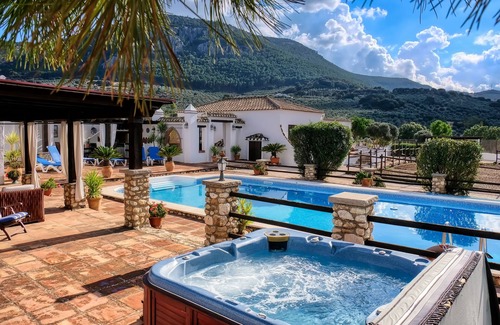 Villanueva del Trabuco Villa | Luxury holiday retreat, 2 swimming pools, jacuzzi, free fast Wi-Fi, Equestrian.