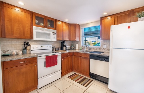 St. Petersburg Condo | Luxury escape, clean, 1.5 ml to beach & Eckerd, cozy, roomy, family friendly