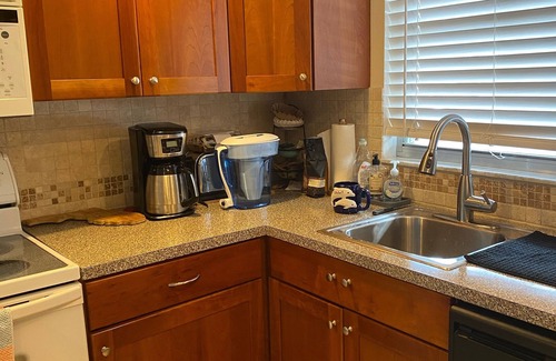 St. Petersburg Condo | Luxury escape, clean, 1.5 ml to beach & Eckerd, cozy, roomy, family friendly