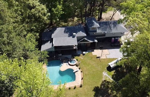 Memphis House | Luxury Estate 12 bedrooms with Pool, Hot tub, Sauna and Barn