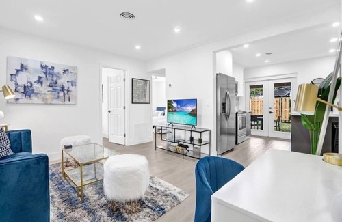 North Andrews Gardens House | Luxury Family and Business Travel Home with Yard!