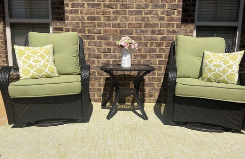 Jackson House | Luxury Family Friendly, 3 Br's, 3.5 BA , free parking, backyard with AC, WiFi