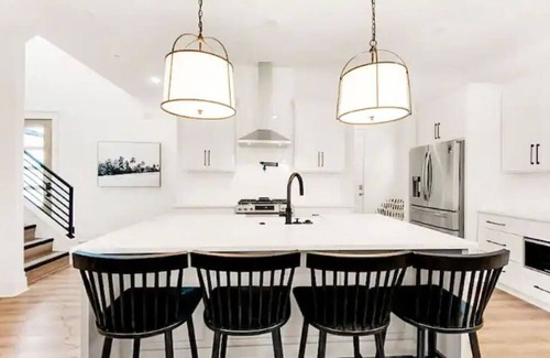 Ono Island House | Luxury Family Home on Bay w/Pool 2 miles to Beach