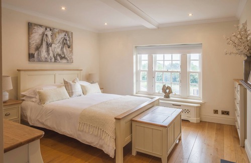 Wellingborough Cabin | Luxury farmhouse/lodge on scenic meadow and orchard. Pet-Friendly! w/Office
