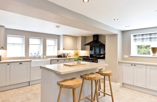 Beeley House | Luxury farmhouse, sleeping up to 18 guests in 8 bedrooms, with superb games room