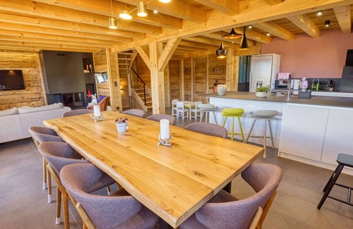 Notre-Dame-de-Bellecombe Ski Chalet | Luxury chalet with jacuzzi and ski-room, 5 bedrooms