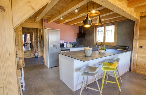 Notre-Dame-de-Bellecombe Ski Chalet | Luxury chalet with jacuzzi and ski-room, 5 bedrooms
