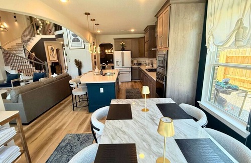 Atascocita Apartment | Luxury Getaway w/Pool, Sauna, Gym & Lagoon
