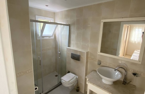 Hisaronu Villa | Luxury Gold Villa 9, Large Private Pool, Mediteran Garden, Aircon, Free-WiFi