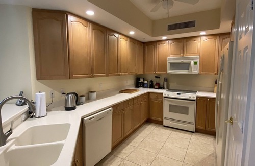 Hammock Bay Condo | Luxury Golf Condo Minutes to Marco Island! Marriott membership available