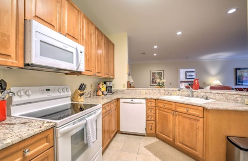 Maggie Valley Condo | Luxury Golf Course Condo on 8th Green - Mountain Views and Private Garage