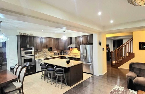 Brampton House | Luxury, gorgeous home with 4-bed, 3-bath with deck facing ravine lot