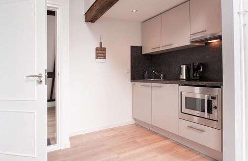Municipality of Oudewater Apartment | Luxury Gouda Cheese Farmhouse, 30 minutes from all major cities and sea.