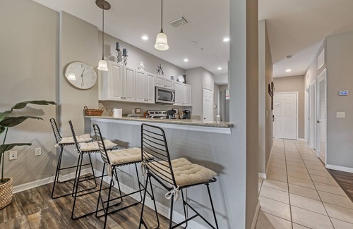 Naples Condo | Luxury GreenLinks Condo: Top Rated Golf, Resort Pool,LakeView - close to beaches