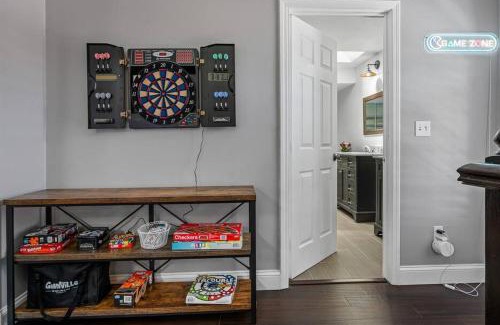 Tampa House | Luxury Heated Pool Spa Villa with Game Room & More!
