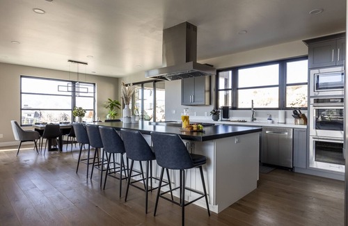 Park City House | Luxury Heber Home- Minutes from Park City, Ski Slopes- Views, Sleeps 16