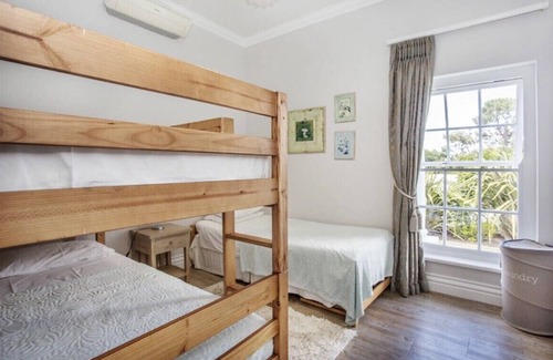 Constantia Cottage | Luxury holiday cottage in Constantia wine valley only15 mn away from the beach