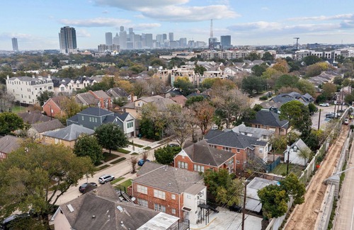 Boulevard Oaks House | Luxury Home - 15 min from DT!