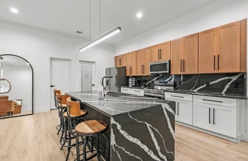 Cedar Crest House | Luxury Home 5 Minutes from downtown Dallas!nn
