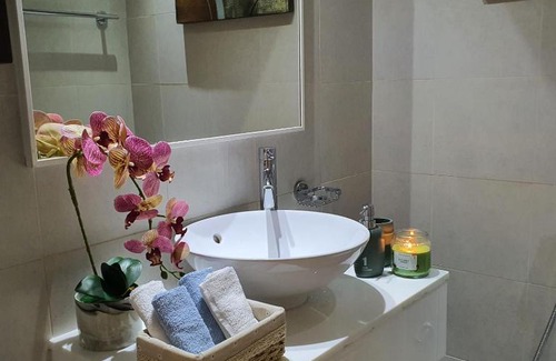 Dubai Apartment | Luxury Home A Short Drive Away From Dubai Downtown