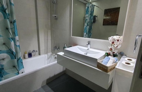 Dubai Apartment | Luxury Home A Short Drive Away From Dubai Downtown