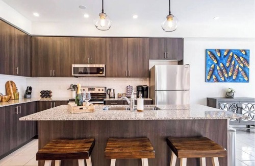 The Blue Mountains House | Luxury home Blue Mountain with a view/Pool Table/Outdoor heated POOL