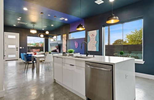 Montopolis House | Luxury home close to downtown and the airport!