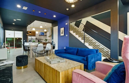 Montopolis House | Luxury home close to downtown and the airport!