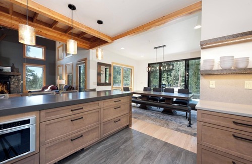Columbine Lake House | Luxury Home on Creek on 2 Acres - Hot Tub/Sauna/Pool Table/Fire Pit/BBQ Grill