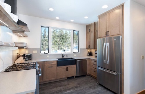 Columbine Lake House | Luxury Home on Creek on 2 Acres - Hot Tub/Sauna/Pool Table/Fire Pit/BBQ Grill