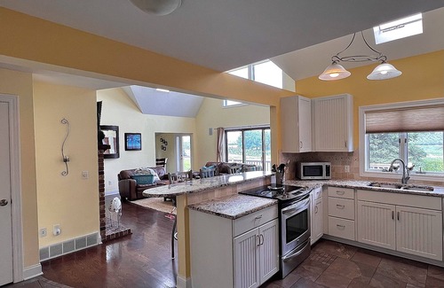 Fennville House | Luxury Home On Hutchins Lake Near Saugatuck, Douglas, Fennville & Lake Michigan