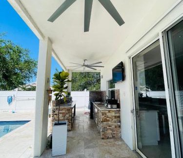 Trailer Estates House | Luxury Home W Heated Pool & Spa Near IMG & Siesta Key Beach