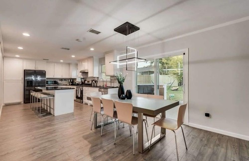 Arlington House | Luxury Home w/Hot Tub near AT&T Stadium