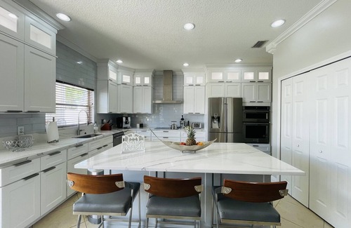 Trailer Estates House | Luxury Home W/Pool Spa & Pool Heated Near IMG & Beach